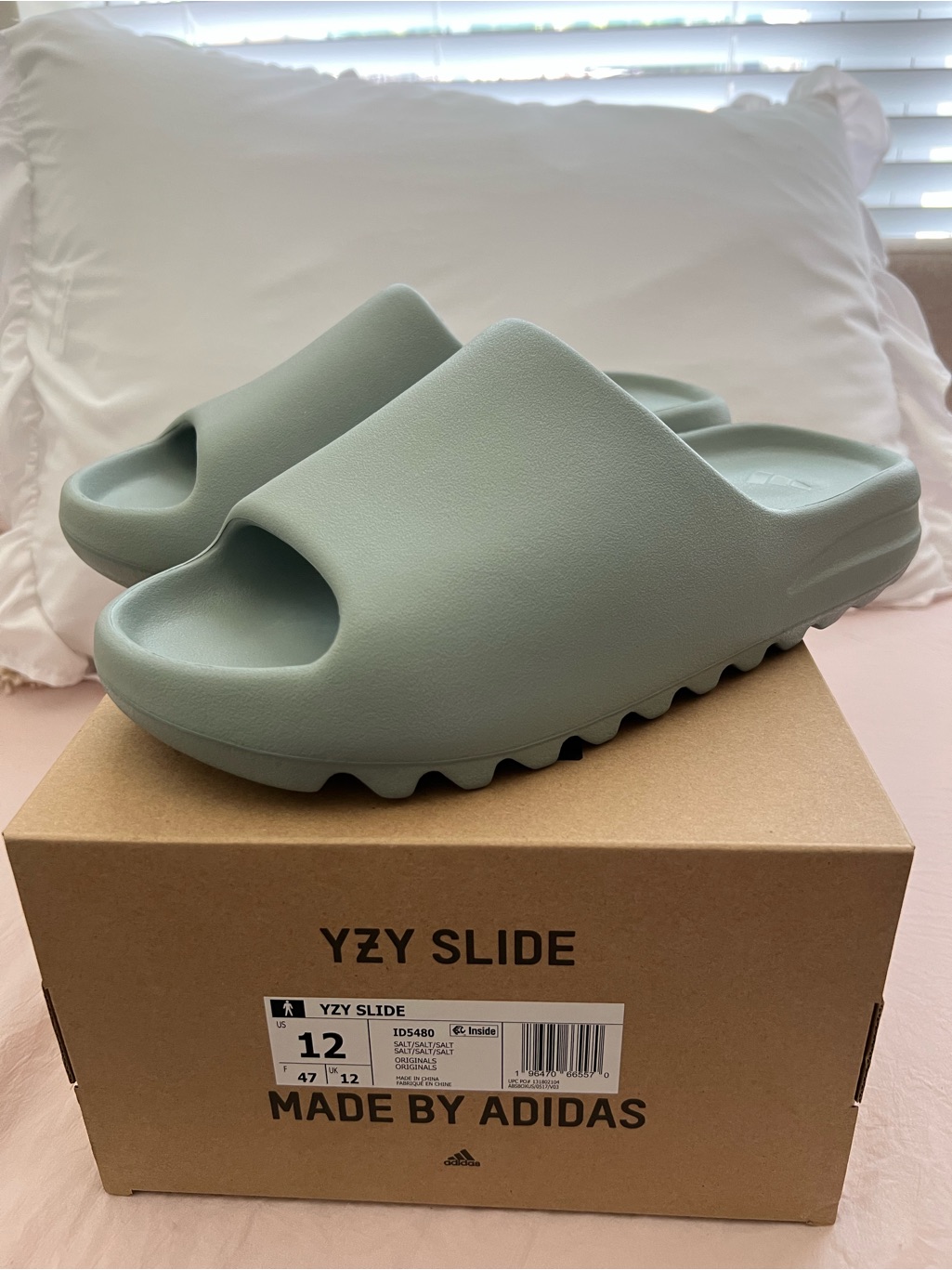 Adidas Yzy Slide &acirc;Salt&acirc;